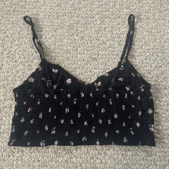 Black Floral Cropped Tank Top - Picture 3 of 3